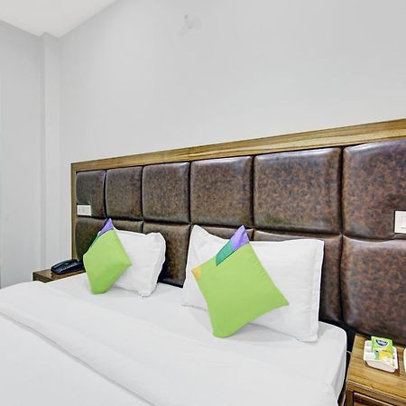 Treebo Royal Salute, Zirakpur Hotel Exterior foto