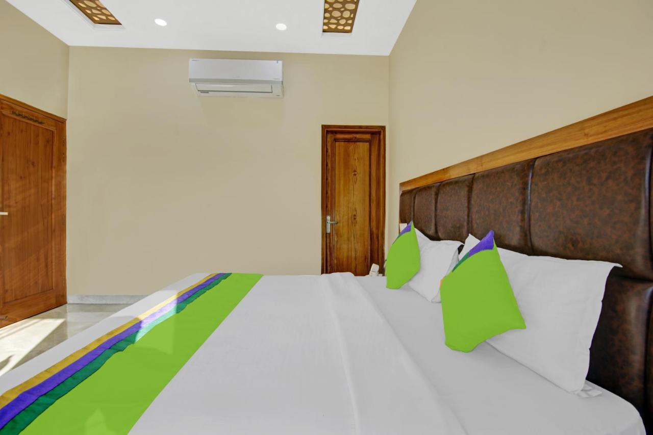 Treebo Royal Salute, Zirakpur Hotel Exterior foto