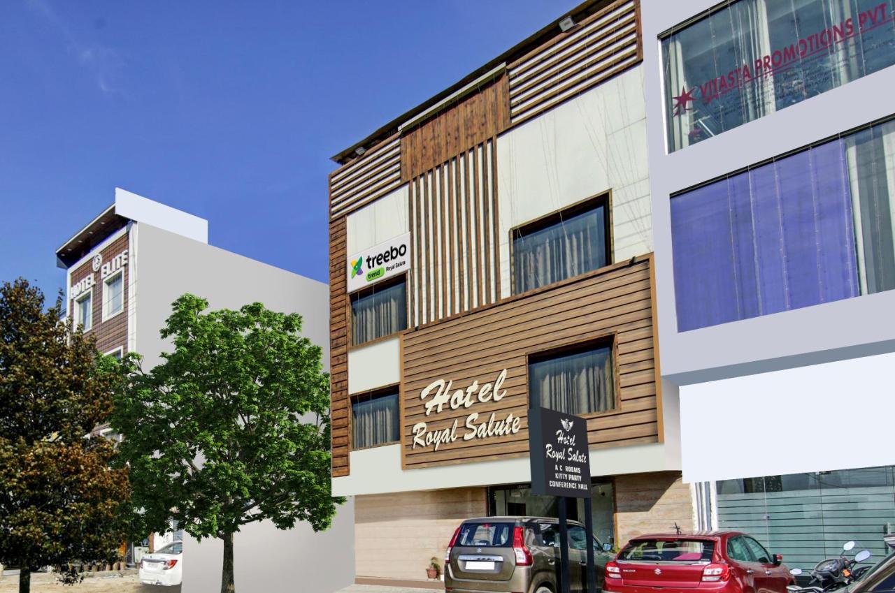 Treebo Royal Salute, Zirakpur Hotel Exterior foto